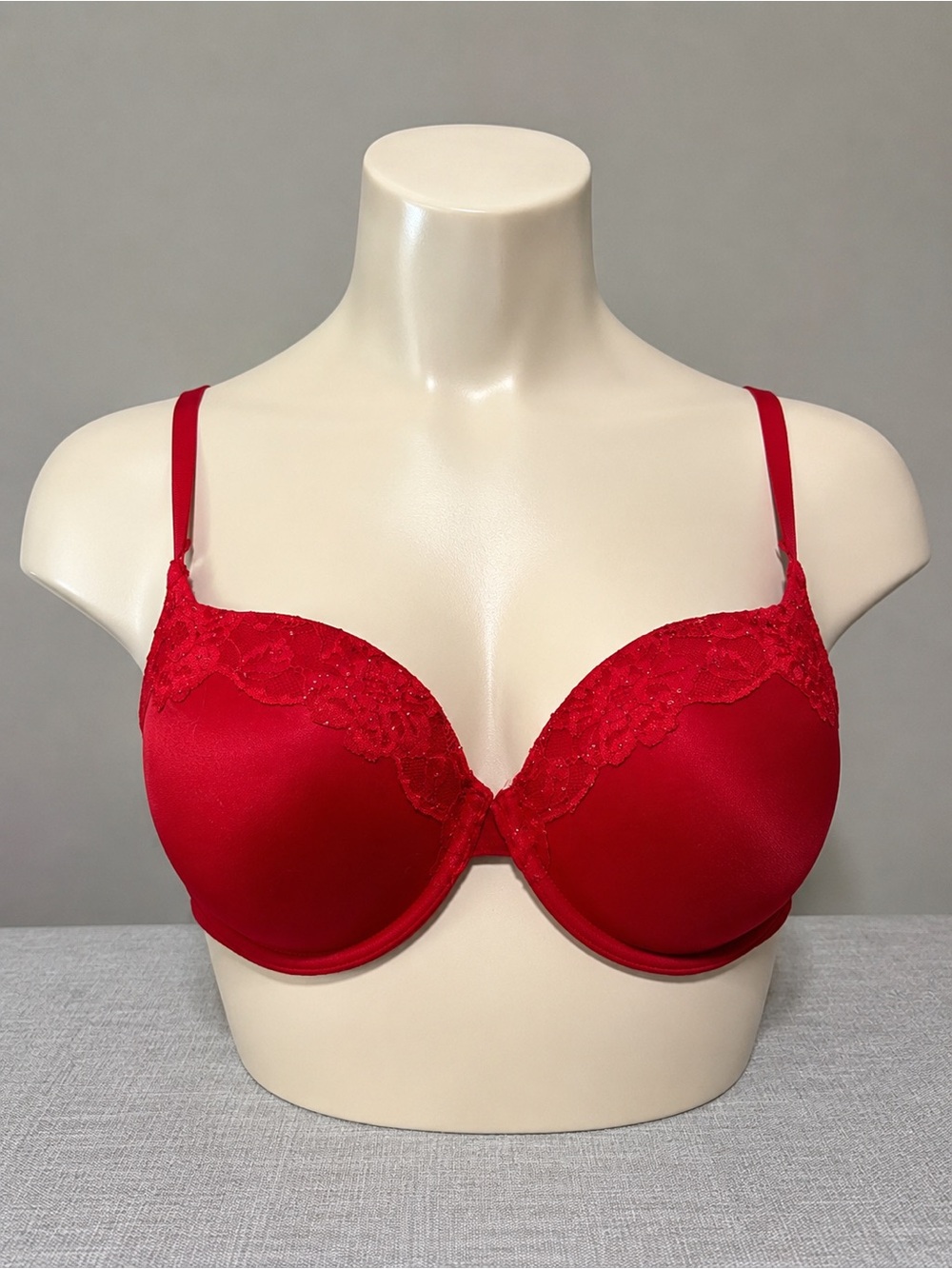 Victoria’s Secret Body by Victoria Push-Up Bra Red Lace Trim 36DD